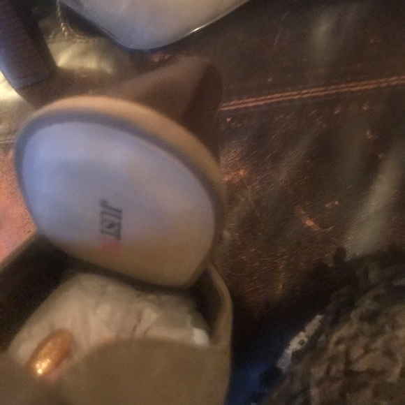 Shoes - Picture 6 of 8